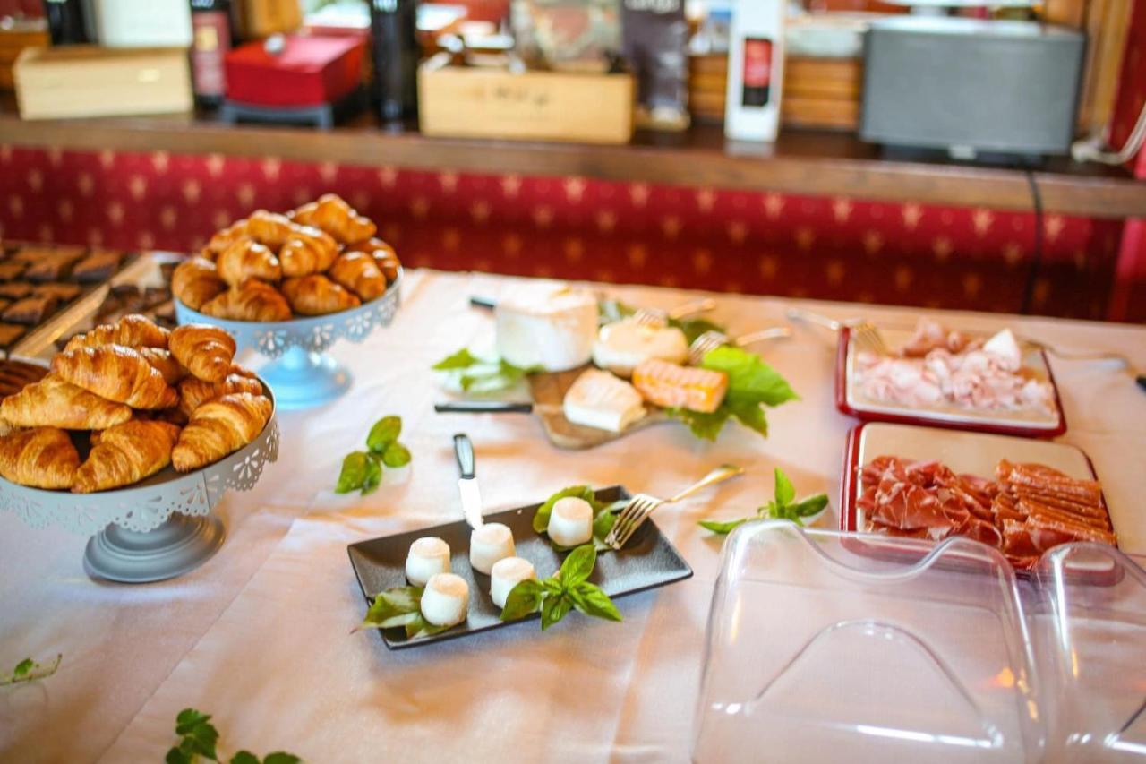 Felicin - Ristorante Albergo "Dimora Storica" Monforte dʼAlba Dış mekan fotoğraf
